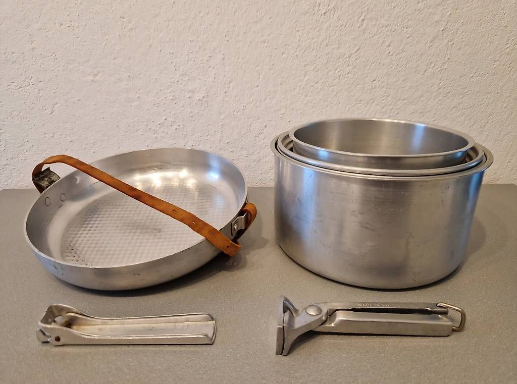 Padelle: Schweizer Armee Outdoor-Verpflegungsset – Usato da Staffelbach venduto da MrMH 4