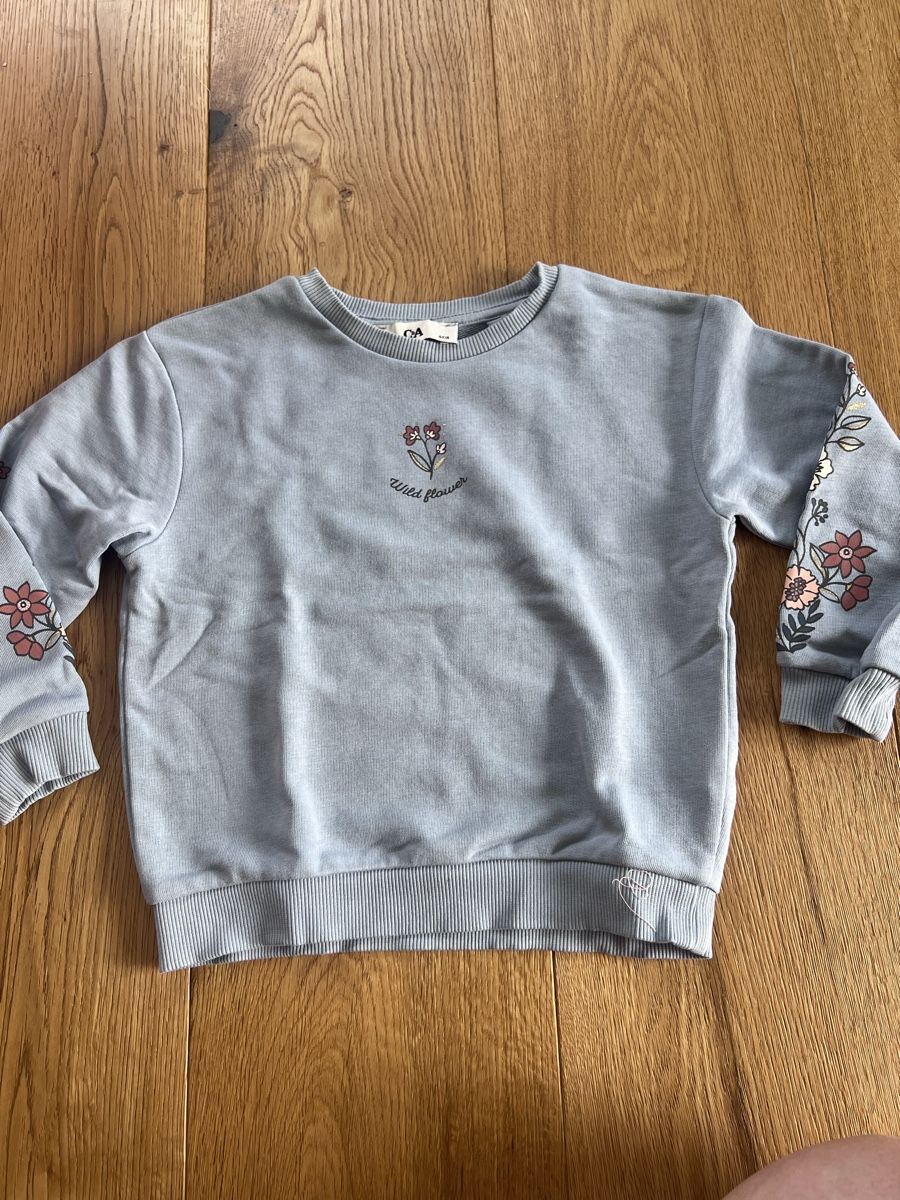 C&A Pulls et sweat-shirts: Pullover Grösse 104  – D'occasion à Breitenbach par Saskia.Betschart