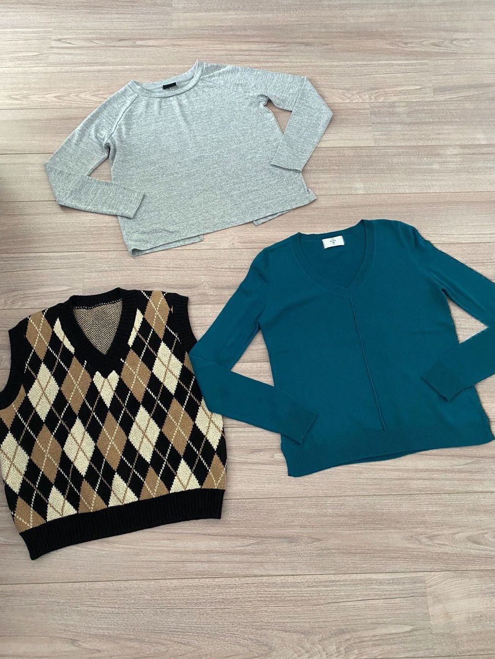 Pullover & Sweatshirts: 3 Stk. Damen Pullover Set Gr. S – Gebraucht aus Bonstetten von VCLS