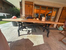 Esstisch Holz und Gusseisen Landhausstil Guter Zustand
