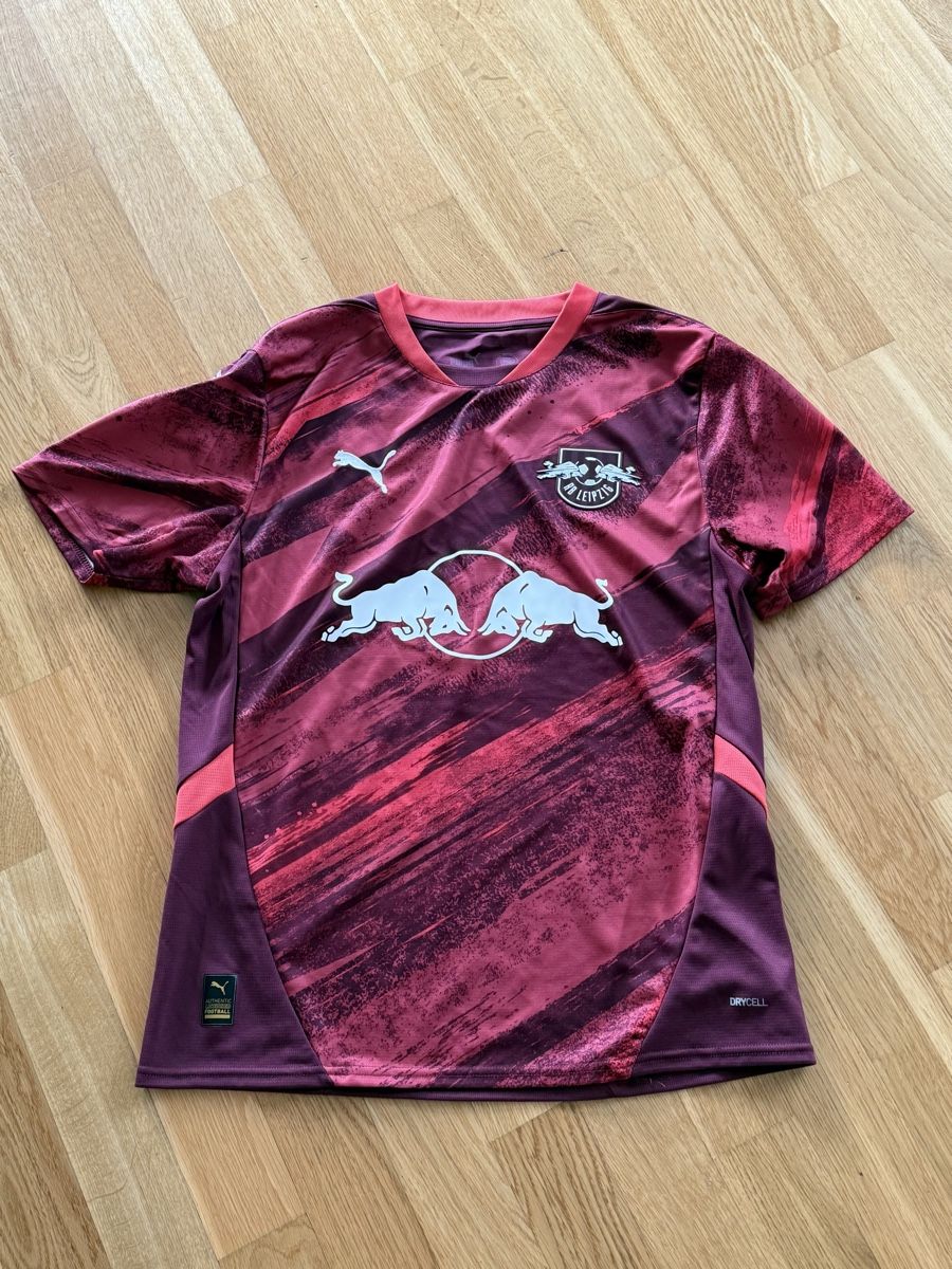Puma Canottiere & Pantaloni: RB Leipzig Puma Taille M – Usato da Delémont venduto da IbraWinz
