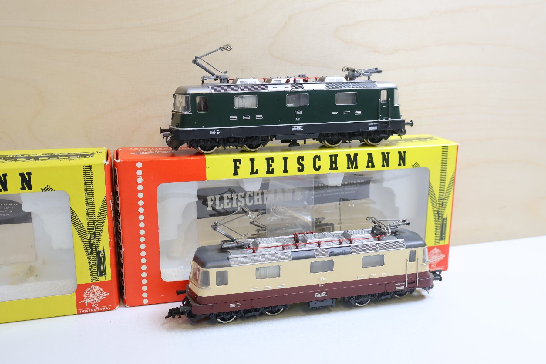 Fleischmann Modelleisenbahnen: Fleischmann 2 x SBB Re 4/4 E-Loks - H0 DC - 4341/4340 – Gebraucht aus Winterthur von Monstera 2