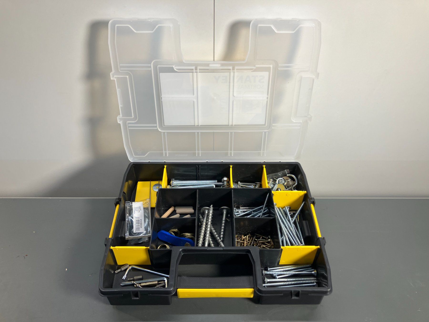 Alle Werkzeuge: STANLEY Sortmaster - Sortierkoffer mit div. Inhalt ab 1.- – Gebraucht aus Lichtensteig von Buy24International