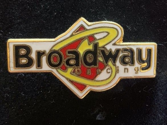Placchette & Badge: Broadway dancing Pin – Usato da Wiggen venduto da Antoniotto