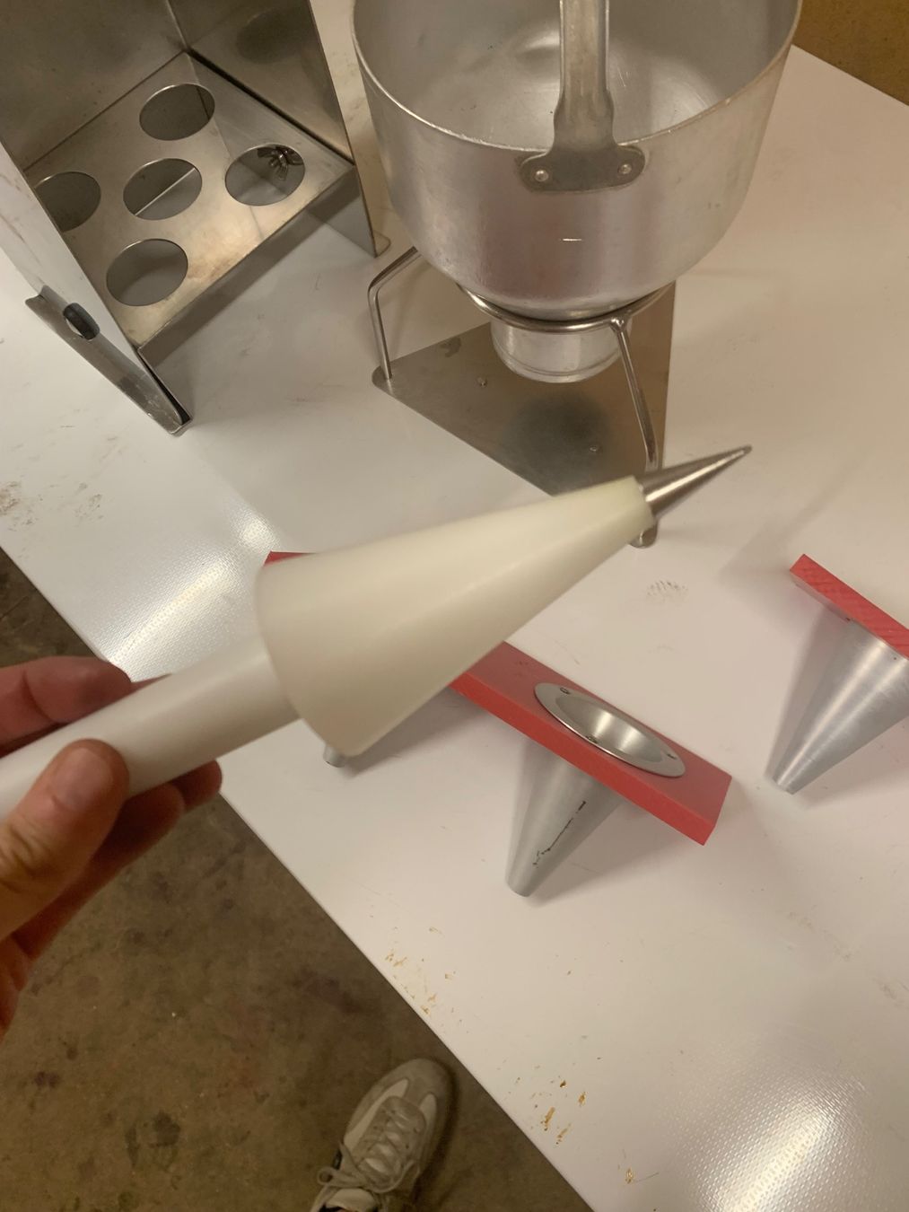 Komplettküchen: Machine bricelet – Gebraucht aus Neuchâtel von Aquila99 5