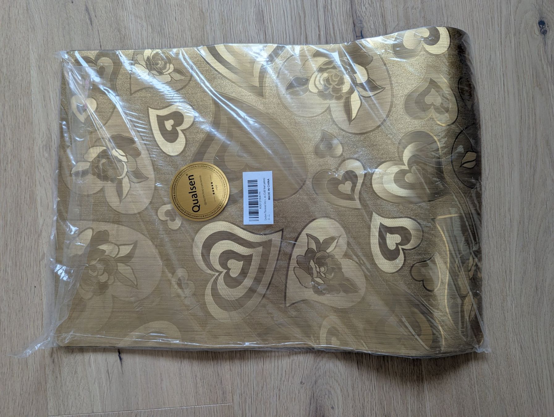Set di tavolo e panche: Goldene Tischsets mit Herzmuster, 6er Set, neu – Nuovo e nell'imballaggio originale da Binz venduto da Aleksruski 1