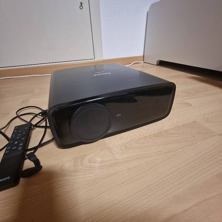 Philips Videoprojektoren: Philips NeoPix 730 Beamer inkl. Leinwand mit Ständer – Gebraucht aus Grafstal von Leednow 2