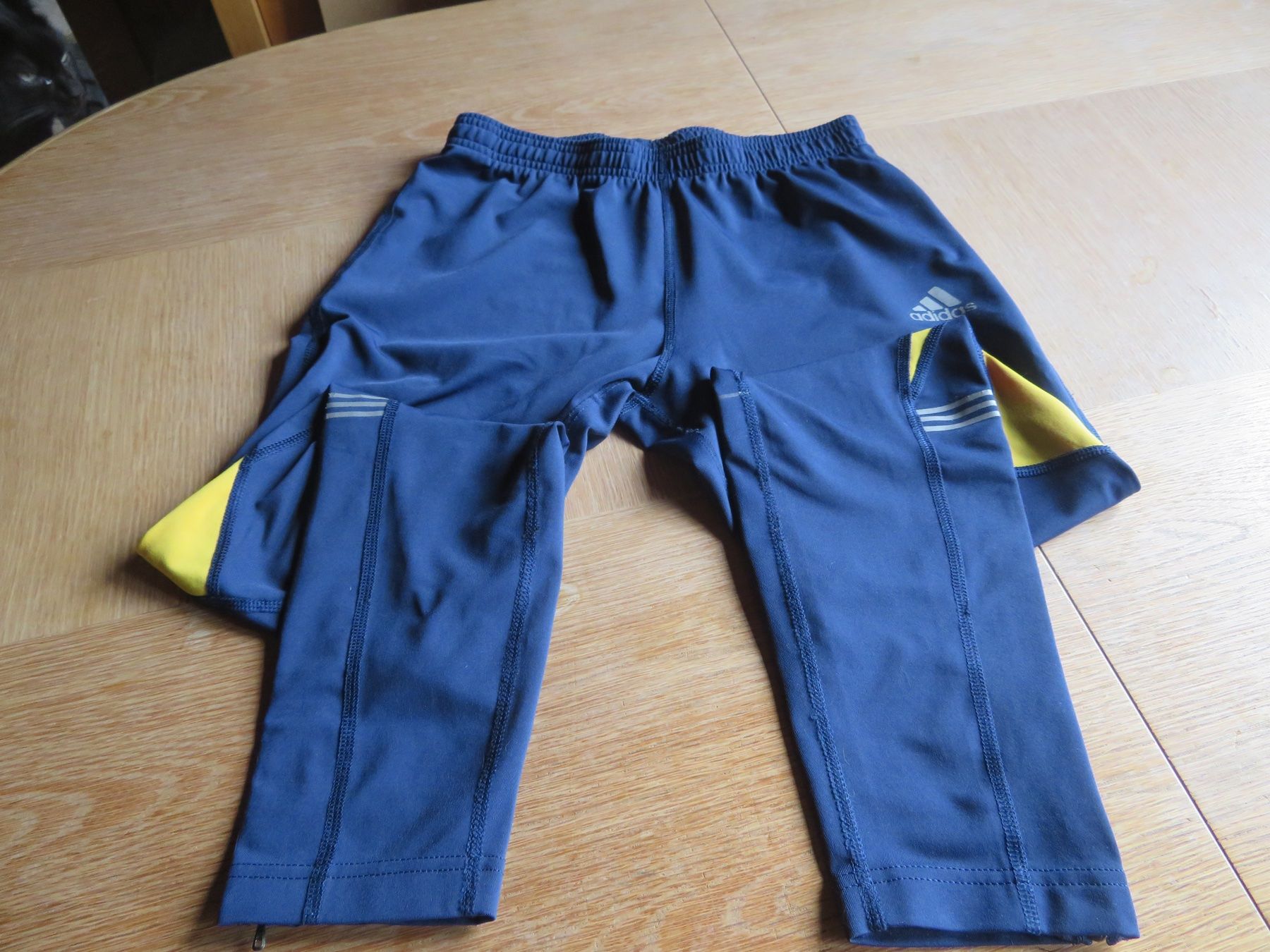Adidas Pantaloni: Damen-Laufhosen "Adidas" Grösse L – Usato da Sagogn venduto da 44lisa