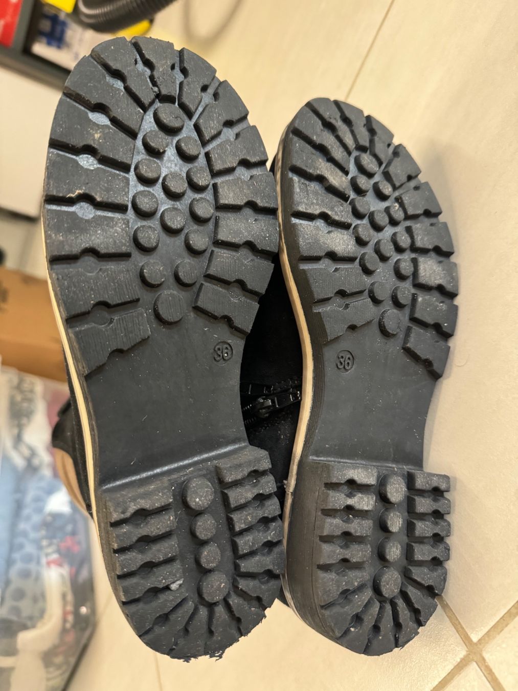 Scarpe da donna: Girls Winter boots size 36 – Usato da Münchenstein venduto da ArleneLM 2
