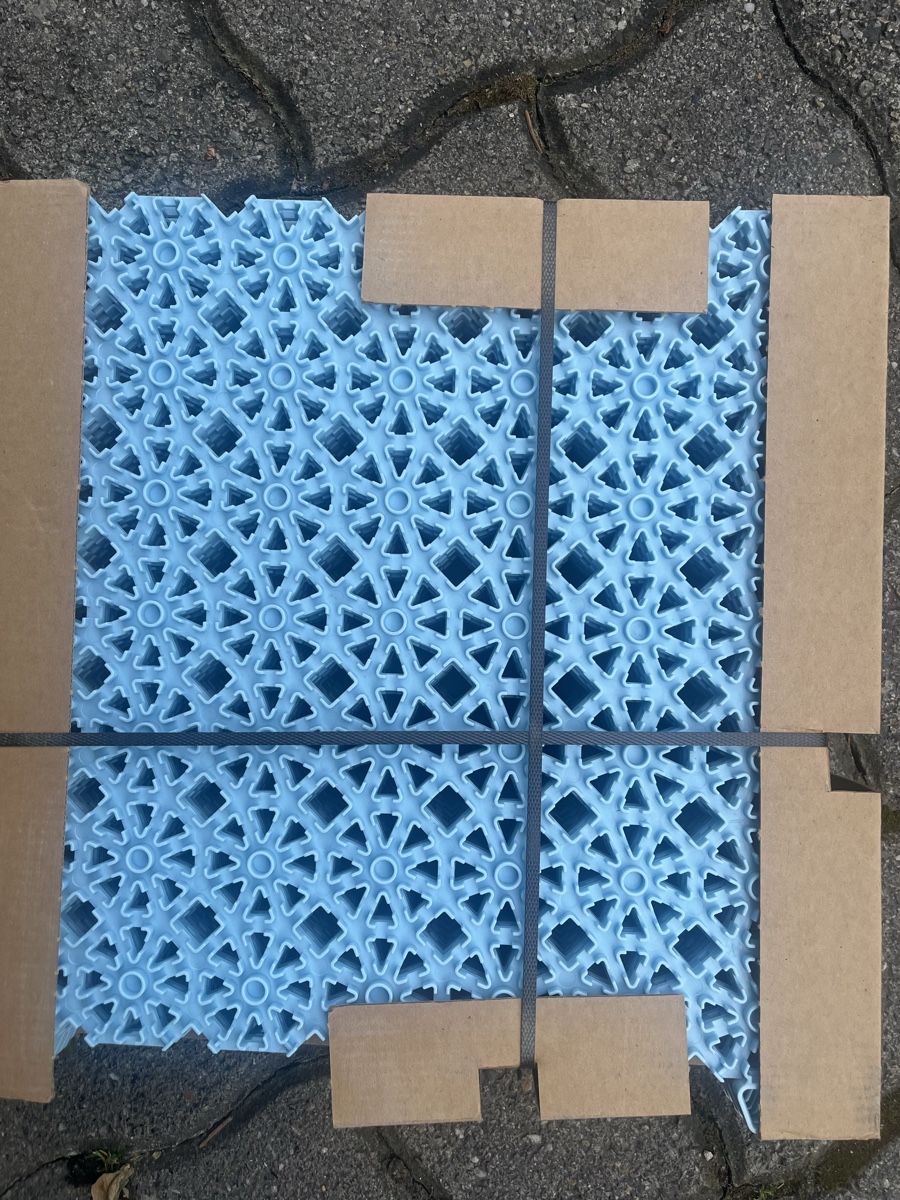 Rivestimenti per pavimenti: Bodenrost/ aussen für Balkon usw. Hellblau – Nuovo (secondo la descrizione) da Rorschacherberg venduto da Artmaru