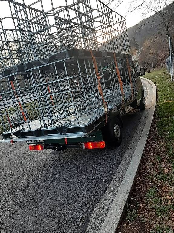 Rimorchi: Box pour  stockage de bois ou autre  – Usato da Noiraigue venduto da Ycasimir