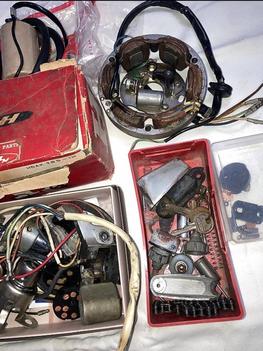Honda Tutti i ricambio per moto: Honda C100, C102 Supercub  – Usato da Niederwangen BE venduto da drizabone 4