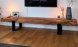 Rustikale TV Bank aus Massivholz mit Metallfüssen