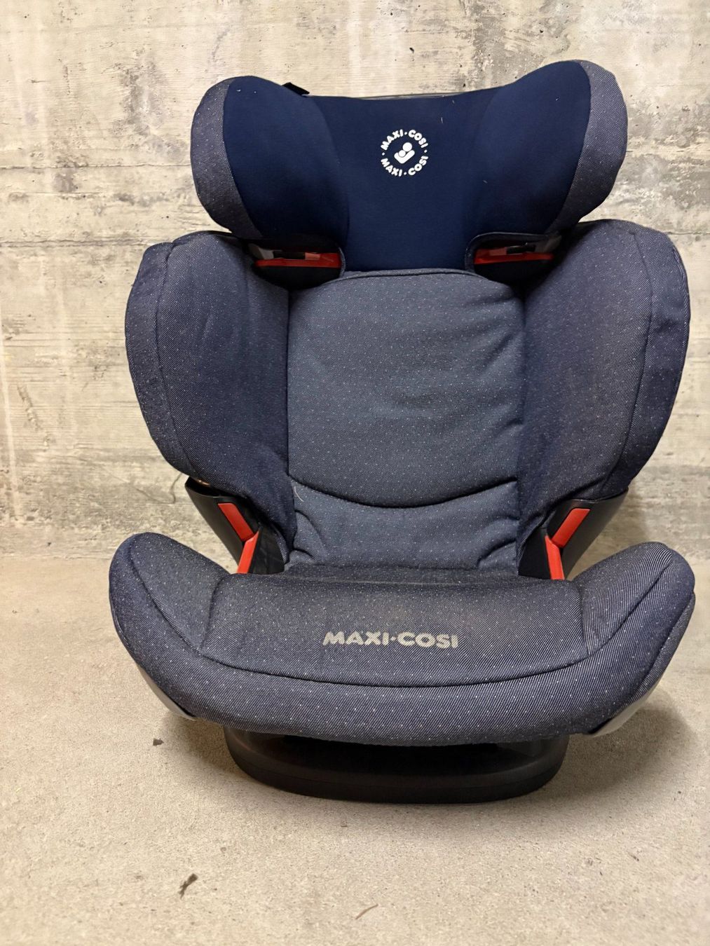 Maxi-Cosi Auto-Kindersitze: Maxi Cosi Kindersitz mit Docking Station – Gebraucht aus Ortschwaben von Zopilote 2