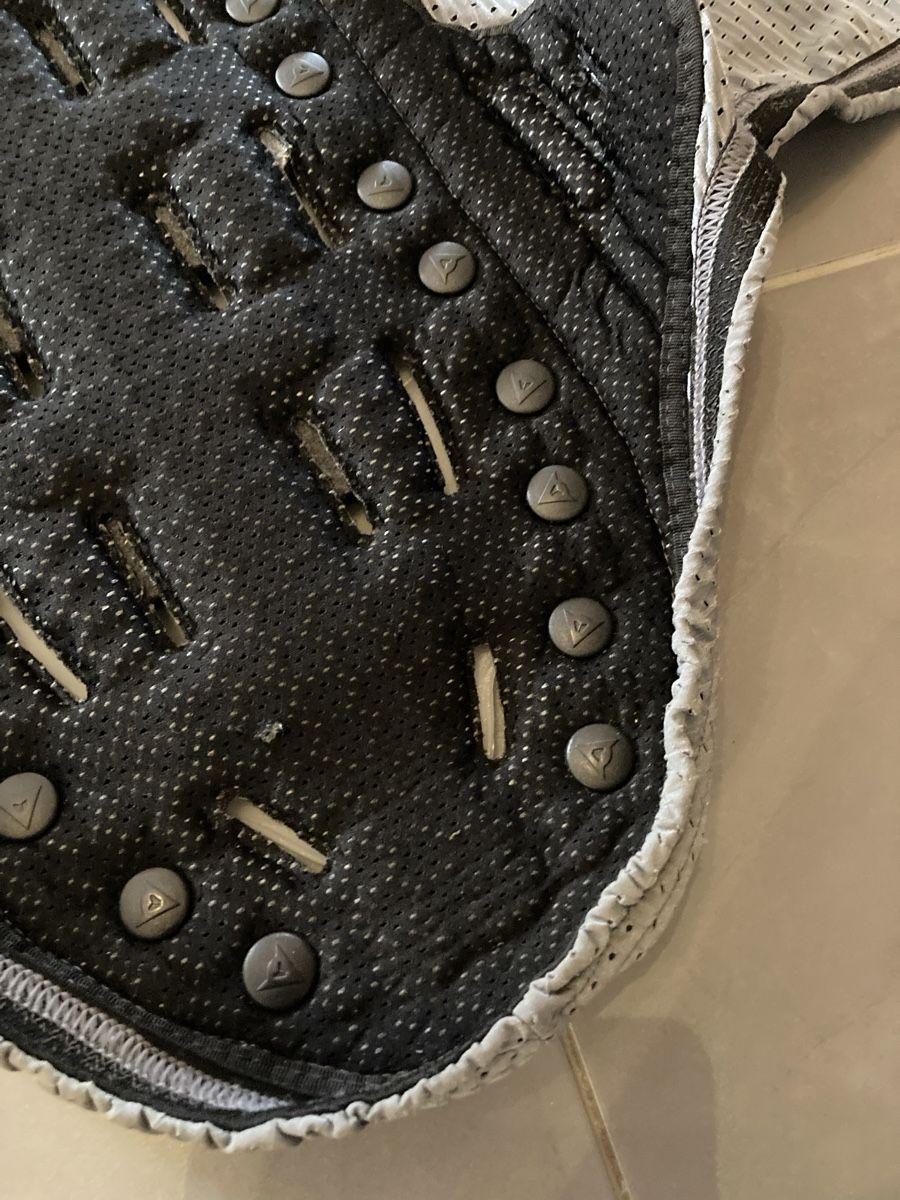 Dainese Protezioni & Imbottiture: Dainese Rückenprotektor Gr.L – Usato da Jaun venduto da walin2 2