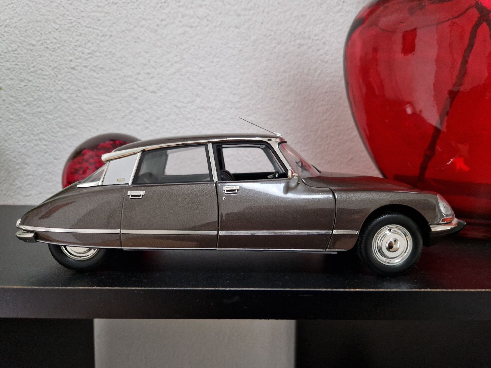 Citroën DS 23 Pallas 1974 – 1/18 Par NOREV – Bleu Orient – Modèle Miniature De Collection Pour Adulte
