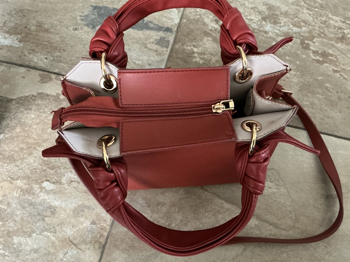 Borse da donna: INYATI Handtasche, bordeauxrot, Kunstleder – Usato da Buchs AG venduto da chipmunk710 4