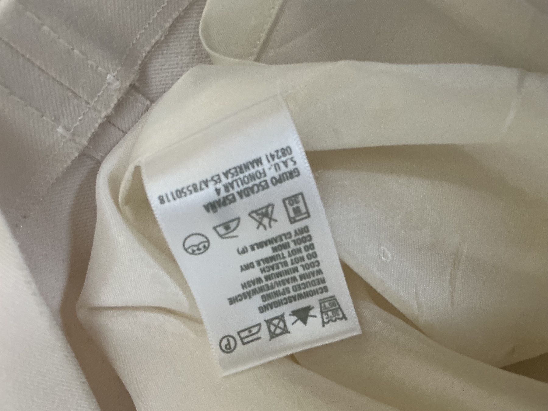 Escada Anzüge & Kostüme: ESCADA white jacket and skirt  42 – Neu (gemäss Beschreibung) aus Basel von 18Inspiration 8