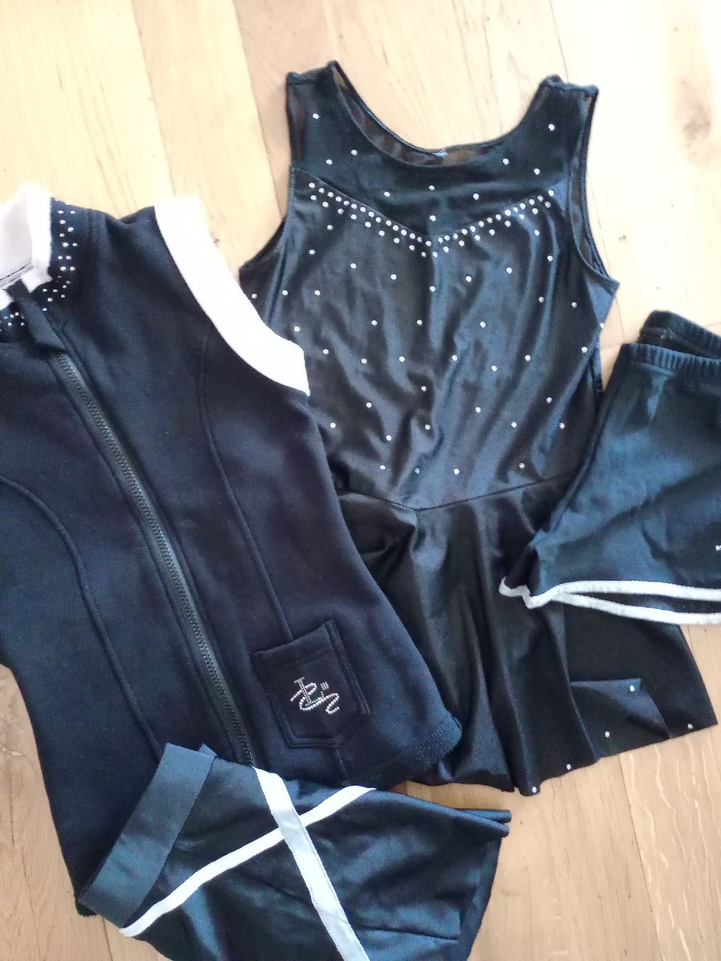 Lotti & Set di vestiti: Eiskunstlauf Kleidung gr.146-152 – Usato da Castel San Pietro venduto da misha05