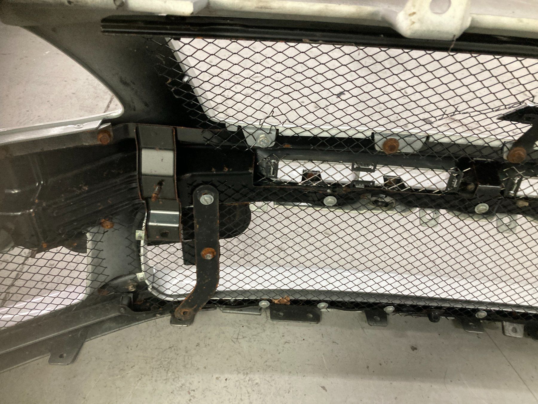 Tutti pezzi di ricambio auto: Mitsubishi Lancer EVO 7 Stossstange Vorne Silber – Usato da Cham venduto da WB2223 7