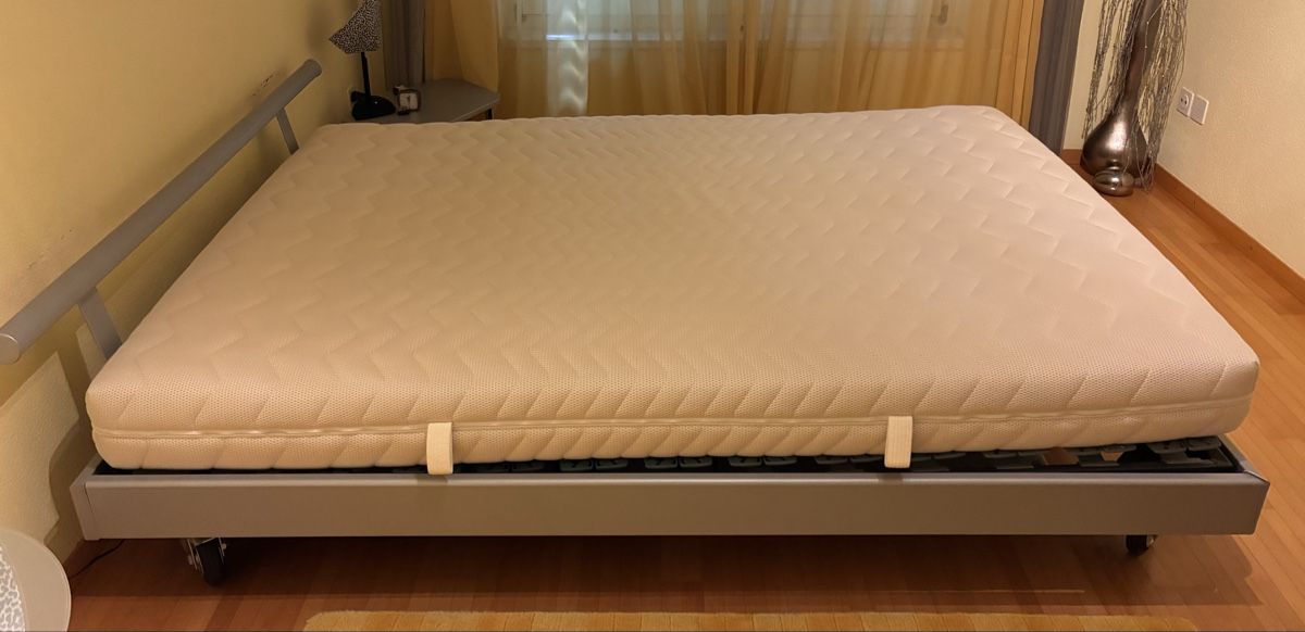 Betten: Klassisches Bett 140 x 200 cm – Gebraucht aus Triesen von Einstein011 1