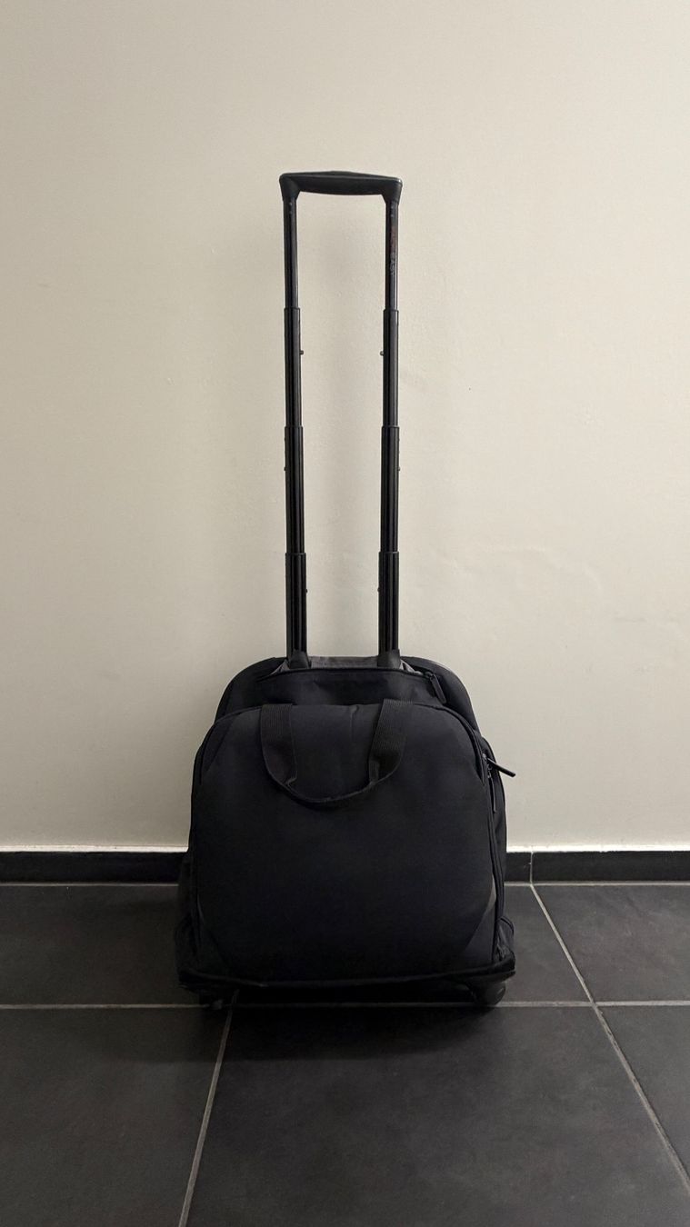 Valigie: Petite valise noire à roulette – Usato da giffers venduto da sev_c9x9