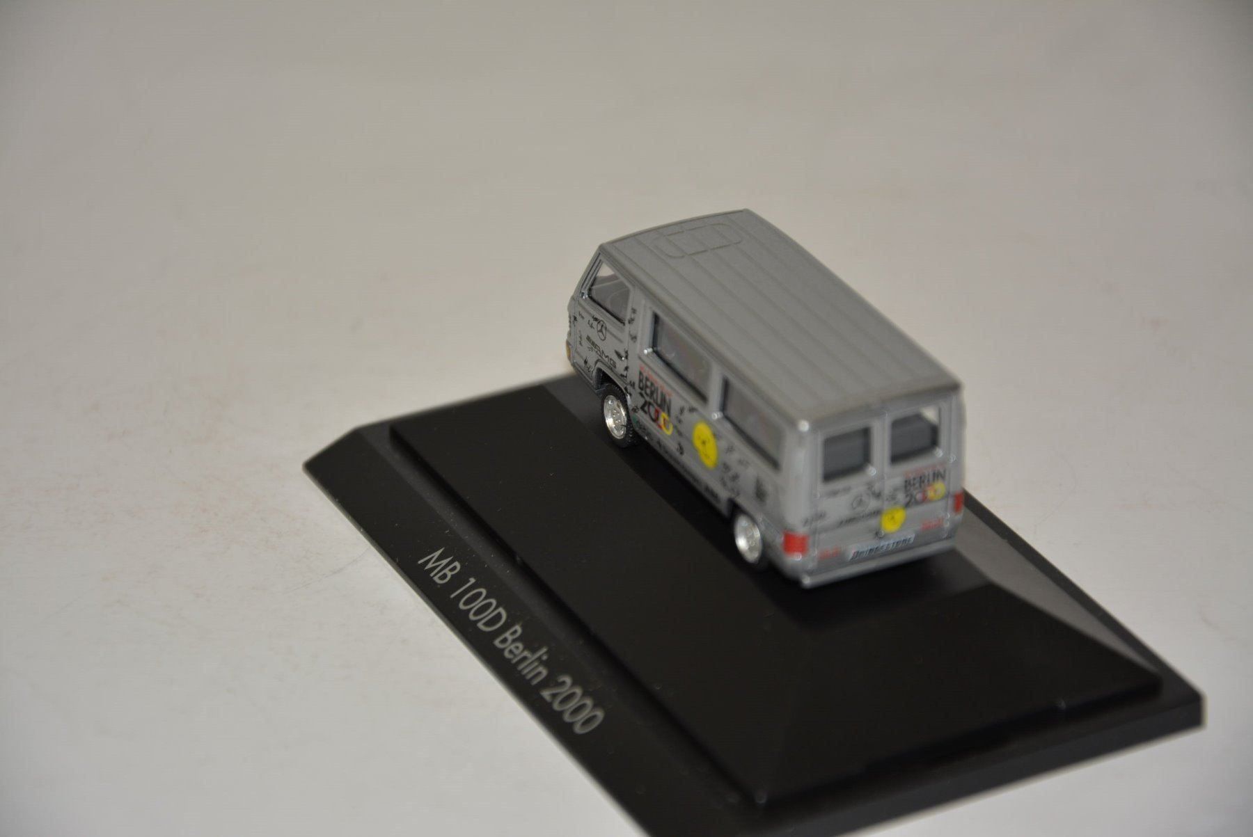 Herpa Modellini d'auto: Mercedes100D Bus Berlin 2000  Herpa 1:87 – Nuovo e nell'imballaggio originale da Goldach venduto da Feivel9 6