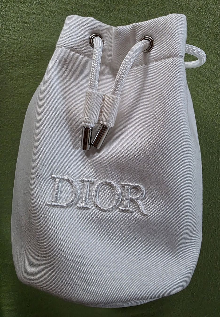 Dior Custodie per cosmetici: Dior Kordelzugbeutel mit Box weiss – Nuovo e nell'imballaggio originale da Wimmis venduto da sal_rj9j