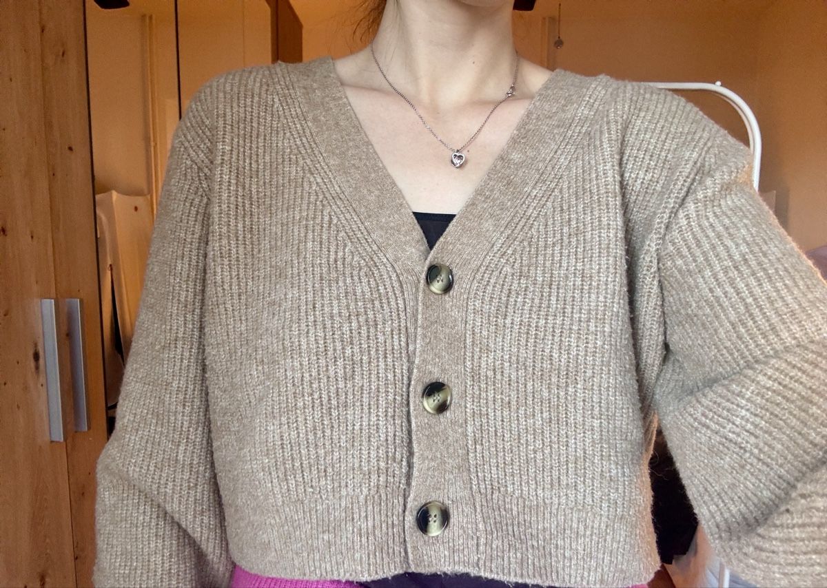 H&M Maglioni & Felpe: Cardigan corto beige – Usato da Locarno venduto da tos_tgc9 1
