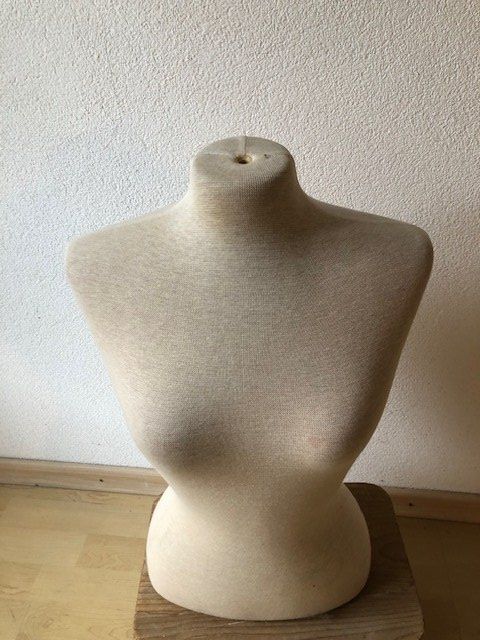 Allestimento di negozi e stand fieristici: Damen-Schneiderbüste Gr. 34-36 – Usato da Frauenfeld venduto da Nuss620