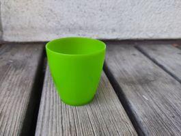 Trinkbecher grün Kunststoff guter Zustand