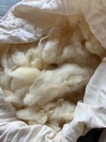 Kardwolle in Flocken, als Stopfmaterial