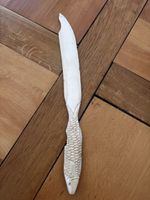 Coupe-papier forme poisson en os sculpté 30 cm état usagé