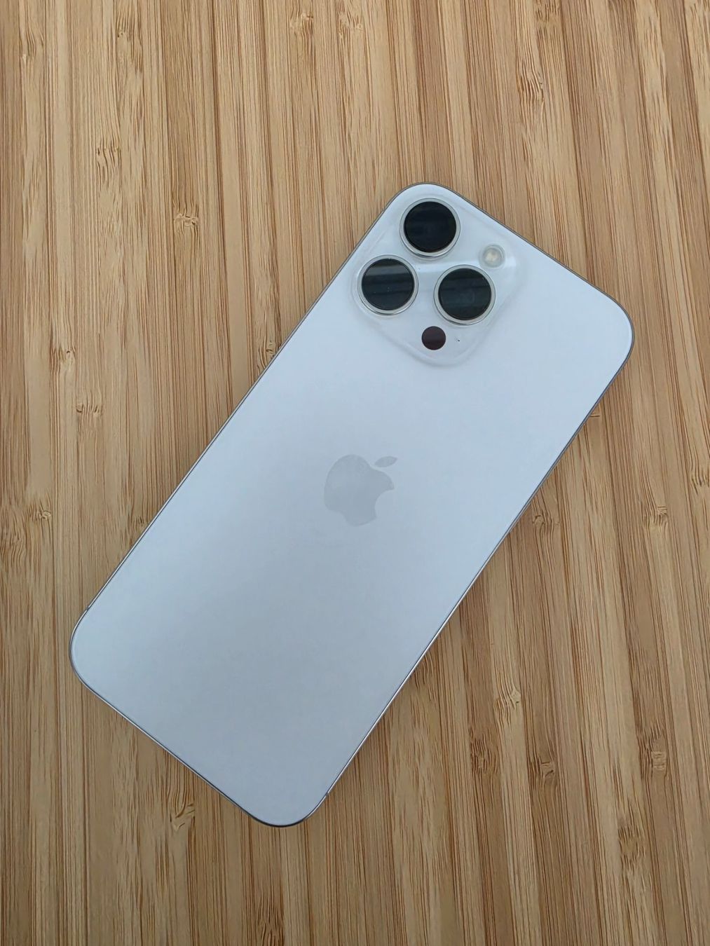 Apple Telefoni cellulari / Smartphones: Apple iPhone 16 Pro Max – Usato da Reinach AG venduto da mali.kes 2