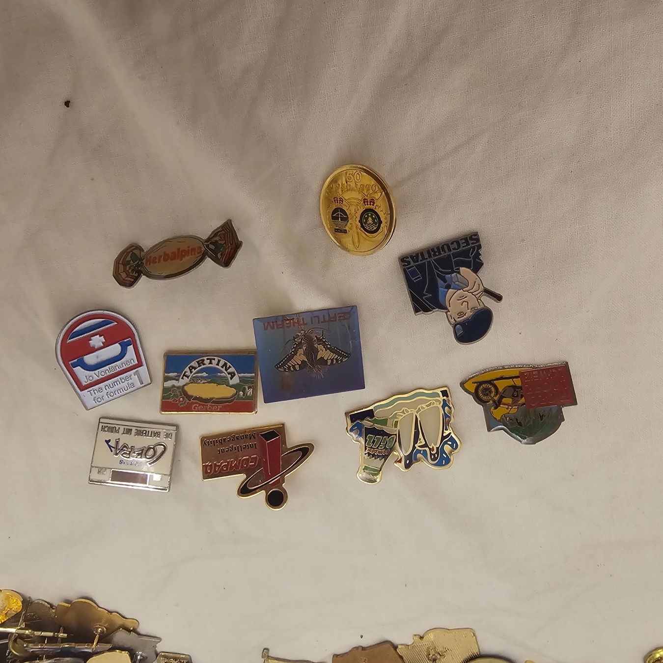 Placchette & Badge: Konvolut  pins  100 stück  unkontroliert – Usato da wolfhalden venduto da 46464646 8