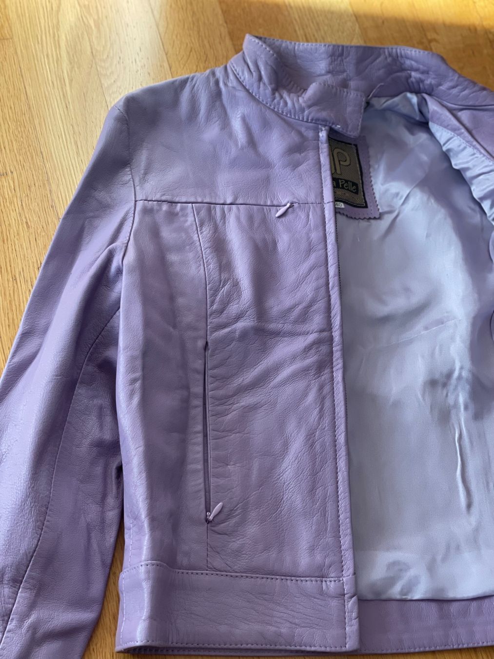 Jacken: Lila-rosa Lederjacke Gr. 36(S) IT 40 – Gebraucht aus Münchenstein von nel_57mj 1