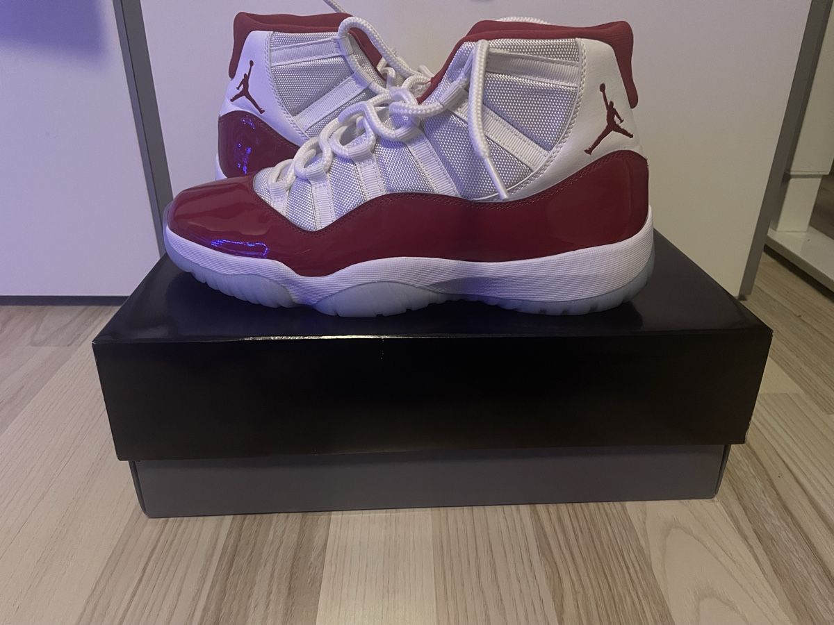 Jordan Scarpe da uomo: Jordan 11 cherry zu verkaufen – Usato da Kollbrunn venduto da Gibli