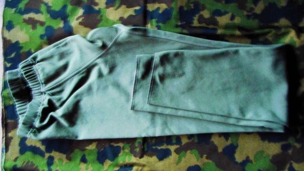 Schweizer Armee Uniformi: Armee Layer Lange Unterhose +Roll Shirt neu – Nuovo (secondo la descrizione) da Füllinsdorf venduto da Cibum 1