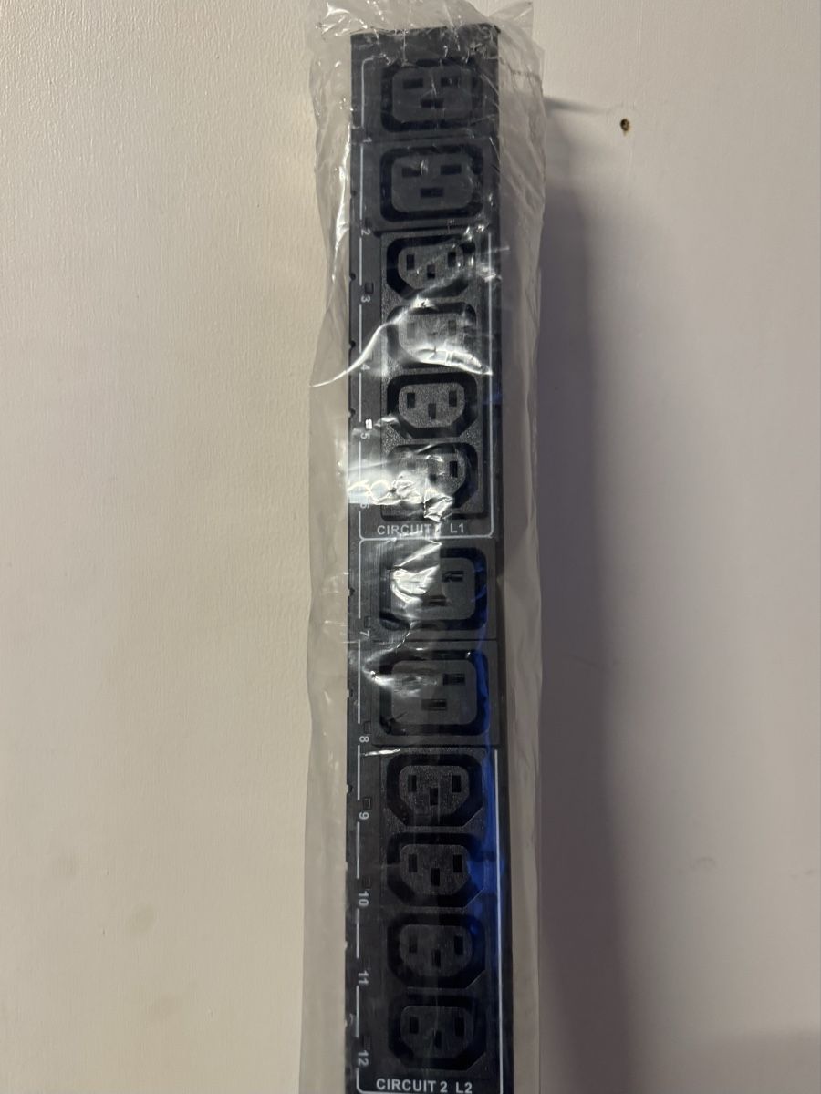 Alimentazione elettrica: Stromverteiler Raritan PX3-5730V-V2 neu – Nuovo (secondo la descrizione) da Schlieren venduto da Freundlich02 6