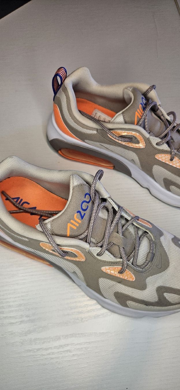 Nike Herrenschuhe: Chaussures Nike Air Max 200 taille 43 – Gebraucht aus Arveyes von sape.online 1