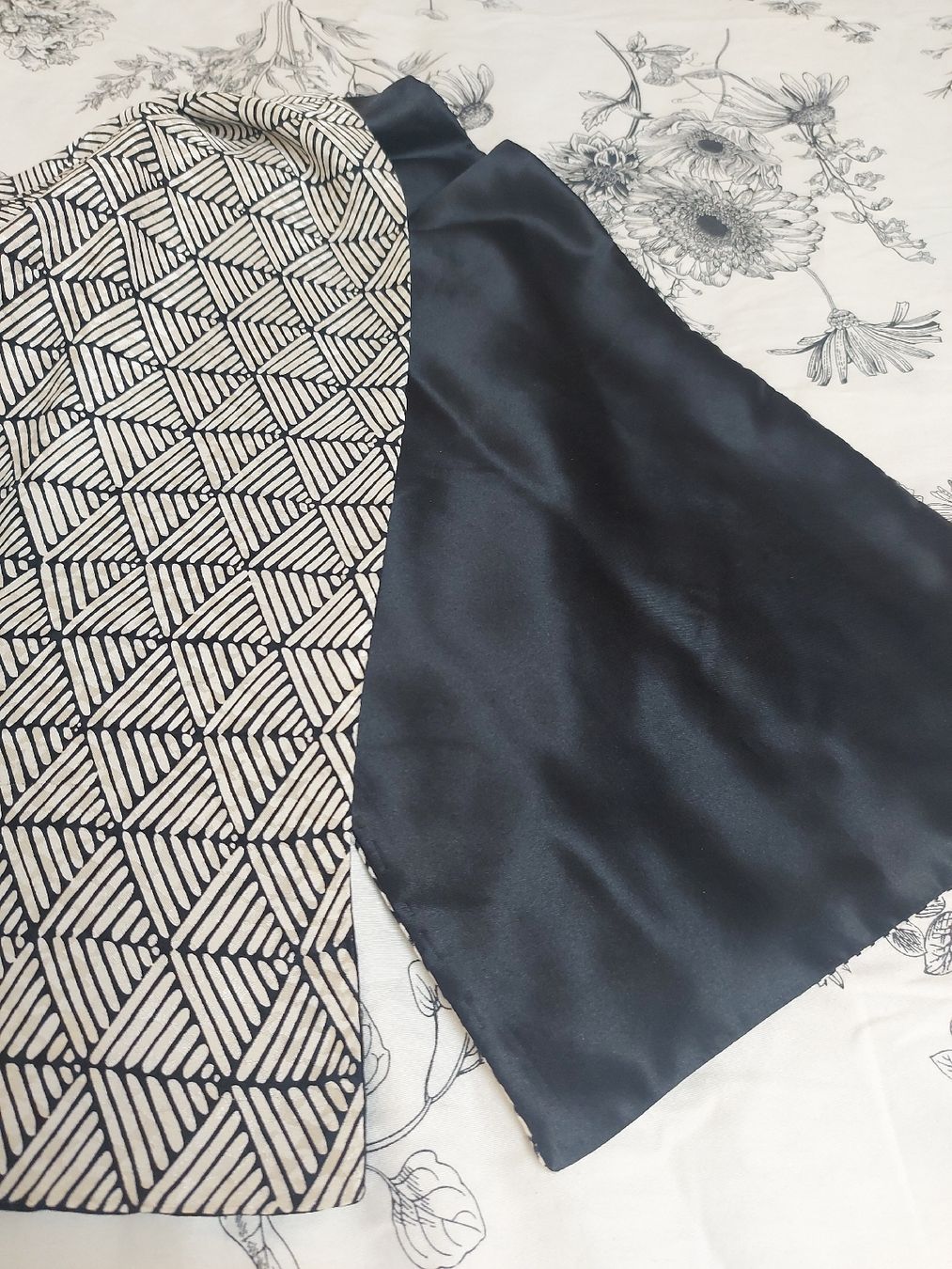 Foulard & Sciarpe: Foulard 100% soie vintage – Usato da Lausanne venduto da Super-cerise 3
