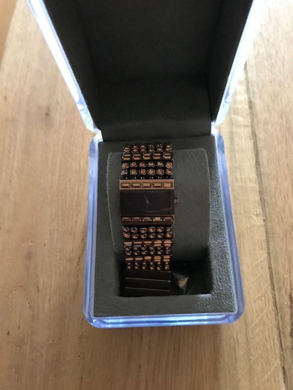 DKNY Uhren: Svarovski Uhr – Gebraucht aus Landschlacht von girris100 1