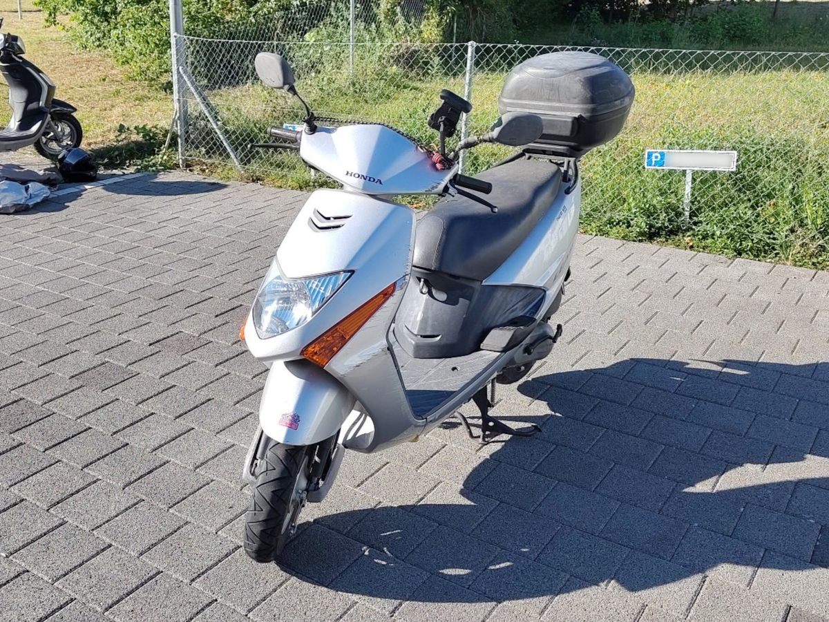 Honda Scooters: Honda LEAD 100 – Gebraucht aus Uetikon am See von noa_5vzd
