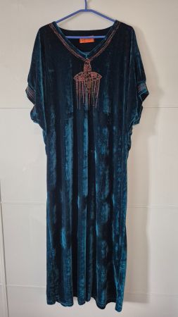 Djellaba en velours bleu pétrole, brodée, taille XL