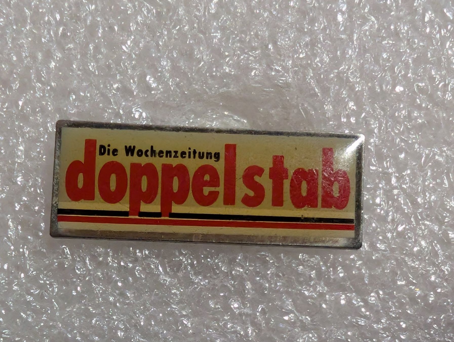Plaketten & Abzeichen: Ansteckpin 274: Doppelstab – Gebraucht aus Oppligen von Pin-Fall-Shop