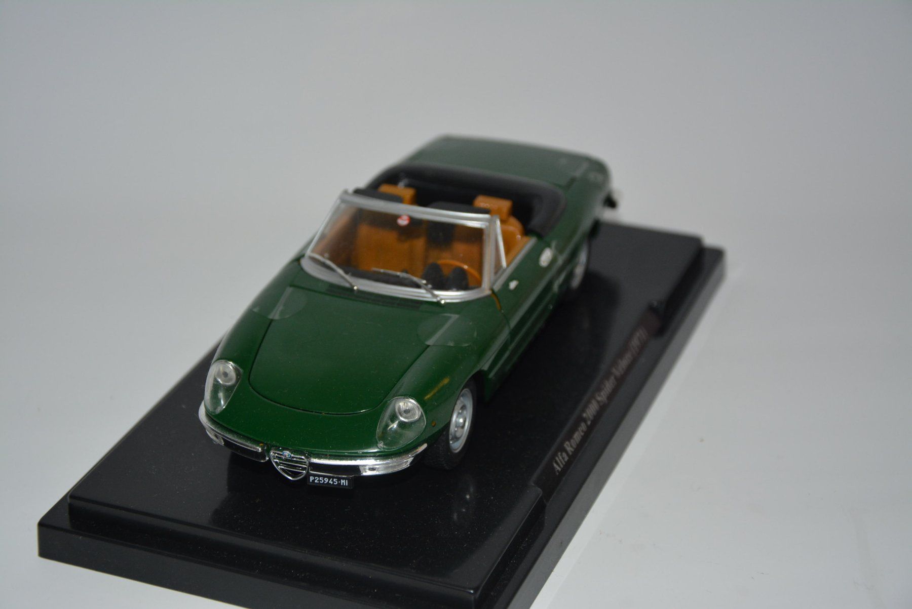 Alfa Romeo Modellini d'auto: Alfa Romeo Spider 2000 Veloce 1971 , 1:24 – Usato da Goldach venduto da Feivel9 1