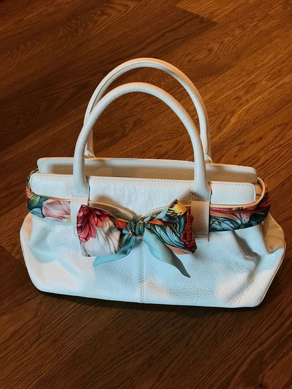 Escada Taschen für Damen: ESCADA Handbag White leather – Gebraucht aus Erlenbach ZH von topchick 9