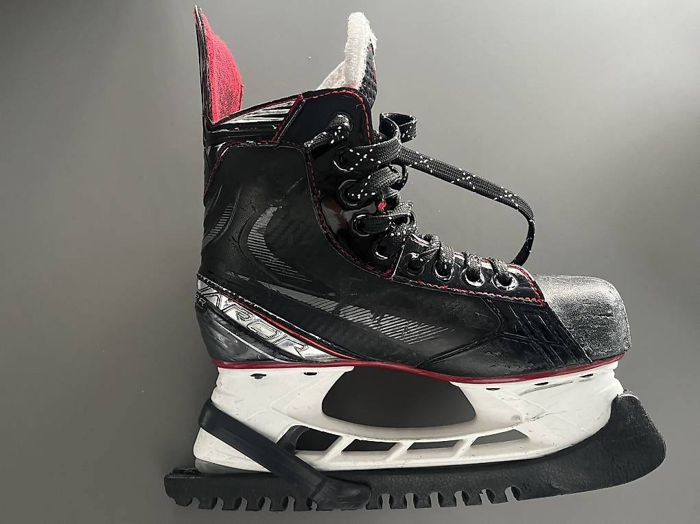 Schlittschuhe: Eishockey Schlittschuhe Junior – Gebraucht aus Zürich von Uki02