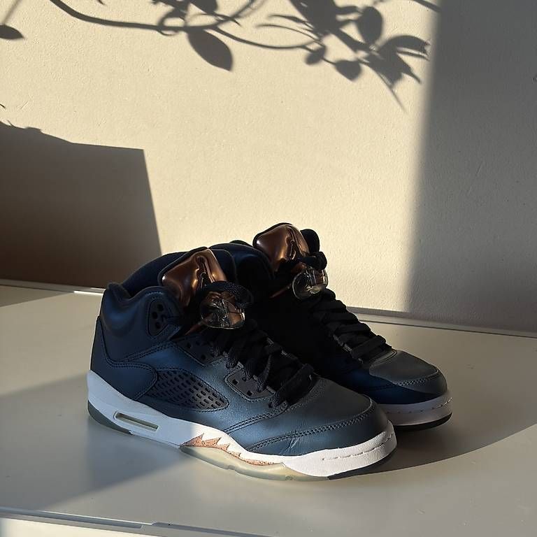 Jordan Chaussures femmes: Jordan 5 Blau Bronze – D'occasion à Balzers par von_9pyc