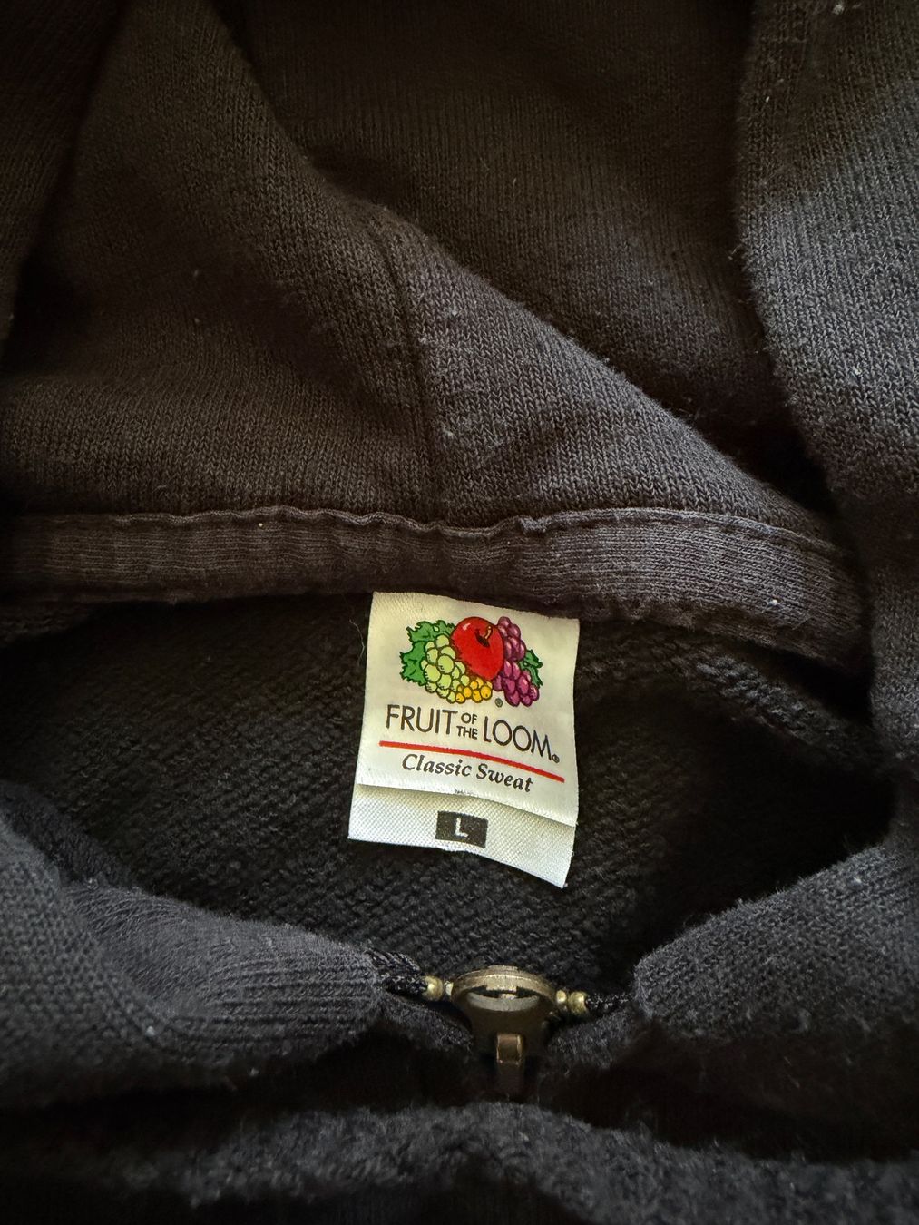 Maglioni & Felpe: Schwarze Kapuzenjacke mit Schweizerkreuz – Usato da Riehen venduto da Kpl_Oberloescher 3